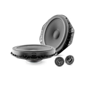 FOCAL CAR IS FORD 690