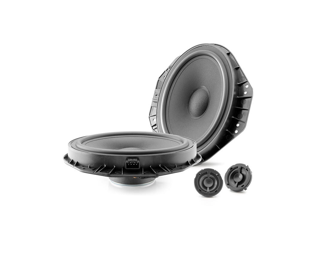FOCAL CAR IS FORD 690